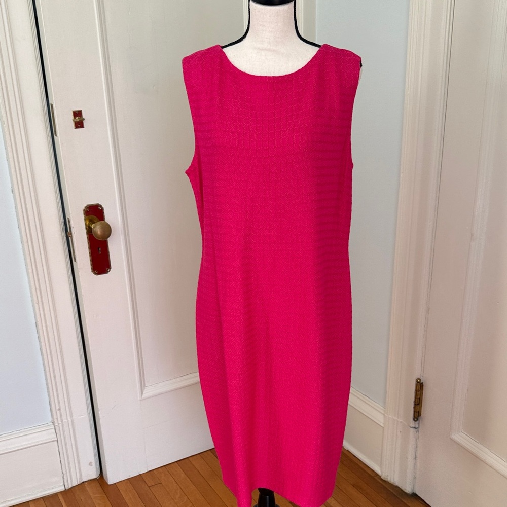St John’s two piece Pink Women's jacket and sleeveless dress. - Picture 4 of 5
